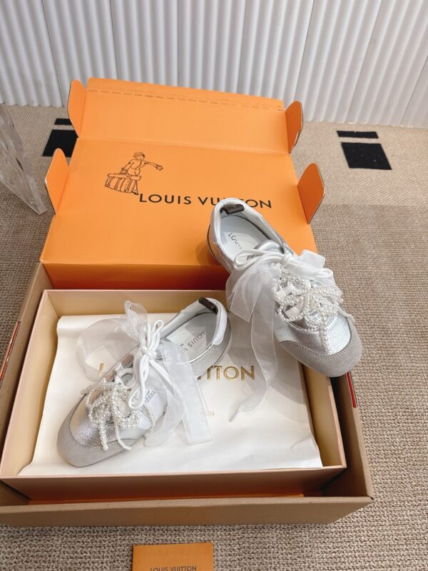 sy_no_F170B403272174C90452268B8290C50B_1 Louis Vuitton Metallic Silver Pearl Bow Ribbon Thin-Sole Sneakers