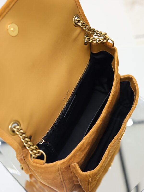 sy_no_F2C9151C3E96F6DB9A5D4ECCCD21945E_7 Saint Laurent Niki Medium Suede Shoulder Bag (28 cm)