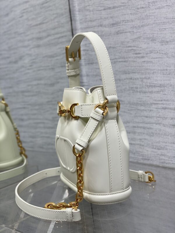 sy_no_F3CDC6370CE628B83A4BD9AA237254A3_4 Dior C'est Dior Bucket Bag – Blue Oblique Jacquard