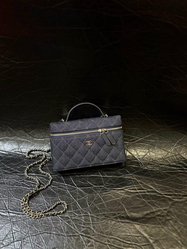 sy_no_F7326654DB9F60B9B015358774FEE849_3 Classic Quilted Denim Box Bag – Deep Blue