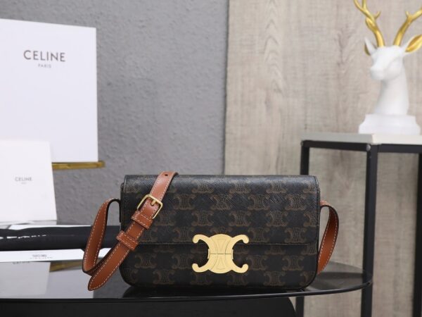 sy_no_F820DAF4514D3C359F23D669415FD49F_0 Triomphe Shoulder Bag