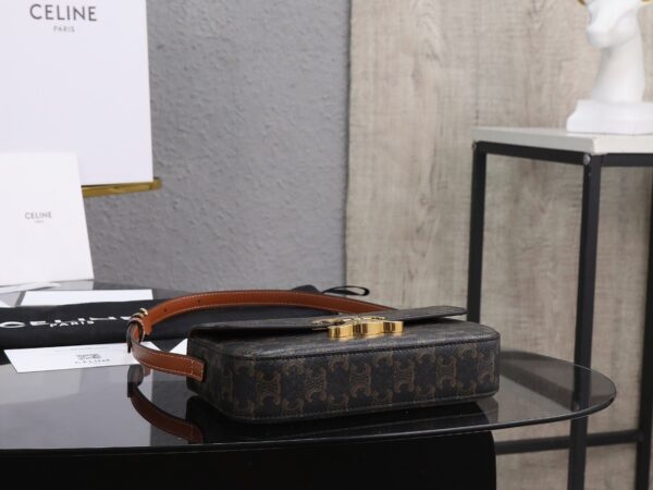 sy_no_F820DAF4514D3C359F23D669415FD49F_3 Triomphe Shoulder Bag