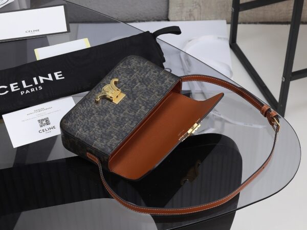 sy_no_F820DAF4514D3C359F23D669415FD49F_7 Triomphe Shoulder Bag