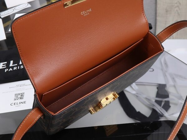 sy_no_F820DAF4514D3C359F23D669415FD49F_8 Triomphe Shoulder Bag