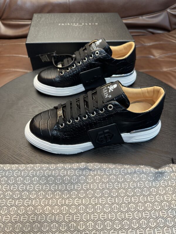 sy_no_F85463574ED27270584A0B89886274BB_0 Black Croc-Embossed Leather 3D Logo Low-Top Sneakers