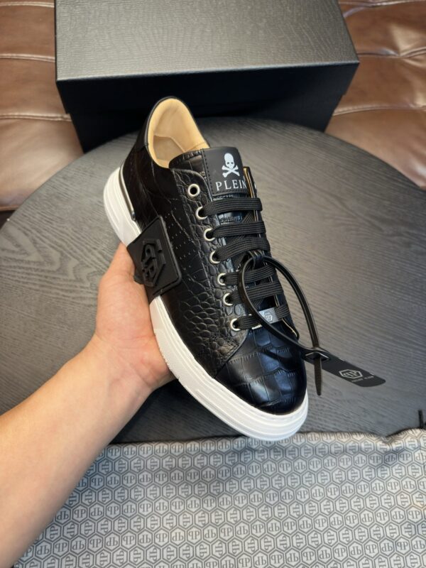 sy_no_F85463574ED27270584A0B89886274BB_5 Black Croc-Embossed Leather 3D Logo Low-Top Sneakers
