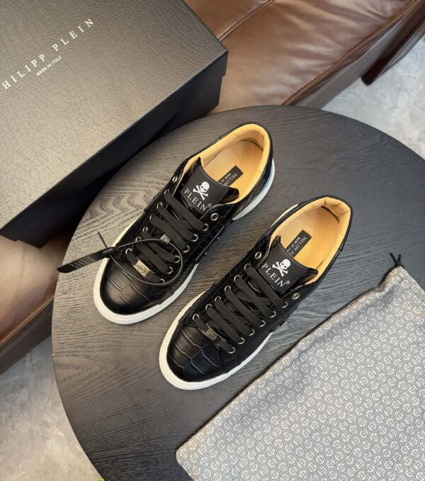 sy_no_F85463574ED27270584A0B89886274BB_7 Black Croc-Embossed Leather 3D Logo Low-Top Sneakers
