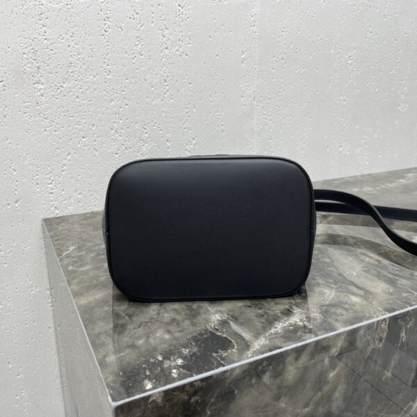 sy_no_F99E1C016526C77814C1B1068E582E09_5 Black Cuir Triomphe Small Smooth Calfskin Bucket Bag