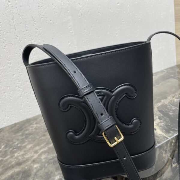 sy_no_F99E1C016526C77814C1B1068E582E09_6 Black Cuir Triomphe Small Smooth Calfskin Bucket Bag
