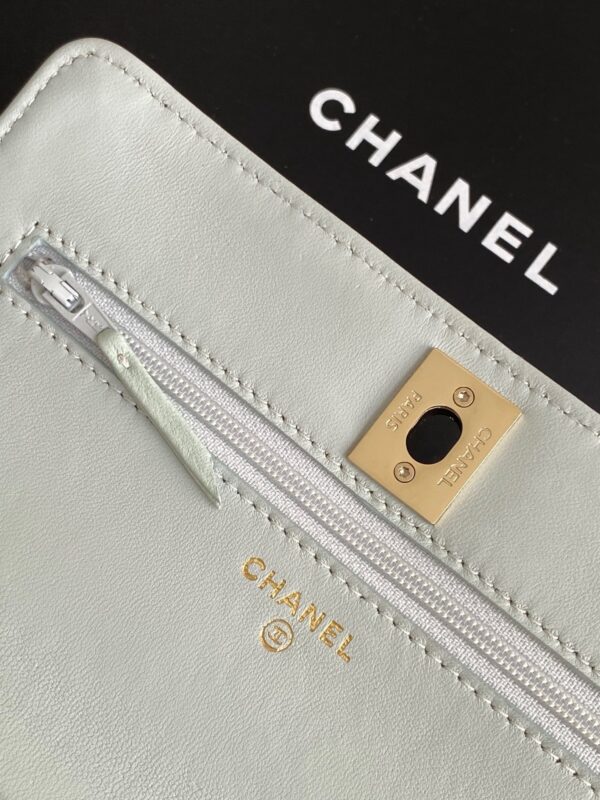 sy_no_FAC6A443BAC62D9568CC5D160D444623_5 Chanel Trendy CC Lambskin Bag with Crystal-Embellished Clasp (Shoulder/Crossbody/Top-Handle)