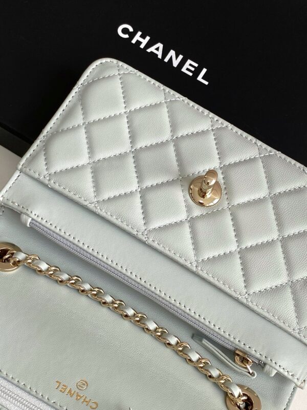 sy_no_FAC6A443BAC62D9568CC5D160D444623_6 Chanel Trendy CC Lambskin Bag with Crystal-Embellished Clasp (Shoulder/Crossbody/Top-Handle)