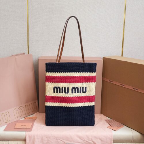 sy_no_FB9C394FA604522EC52CB55E4398E10C_0 Miu Miu Logo-Embellished Crochet Tote Bag