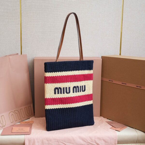 sy_no_FB9C394FA604522EC52CB55E4398E10C_1 Miu Miu Logo-Embellished Crochet Tote Bag