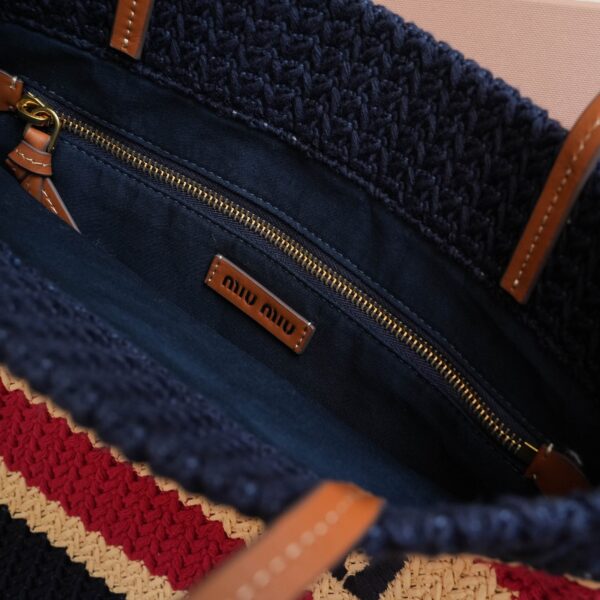 sy_no_FB9C394FA604522EC52CB55E4398E10C_7 Miu Miu Logo-Embellished Crochet Tote Bag