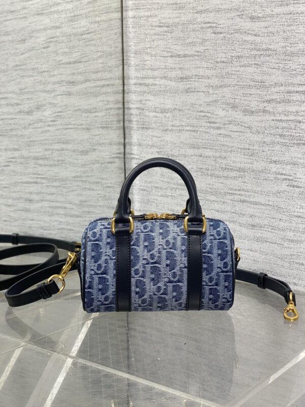 sy_no_FCACAE2ADC1F9AB0F63FF1452122AB90_0 CELINE Mini Groove 16 Bag