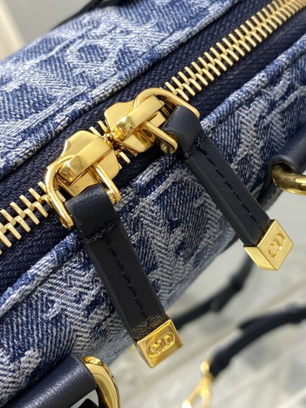 sy_no_FCACAE2ADC1F9AB0F63FF1452122AB90_2 CELINE Mini Groove 16 Bag