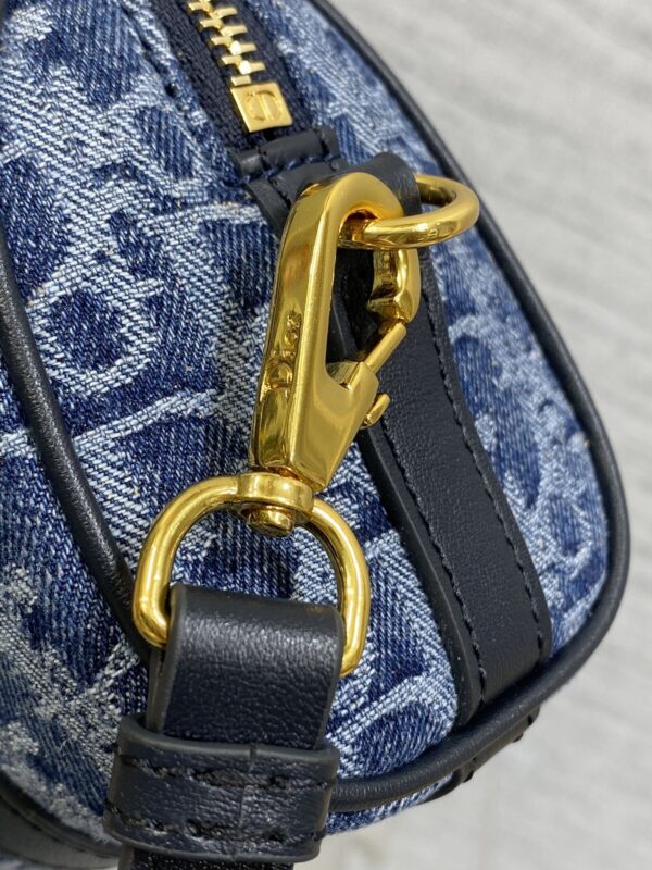 sy_no_FCACAE2ADC1F9AB0F63FF1452122AB90_3 CELINE Mini Groove 16 Bag
