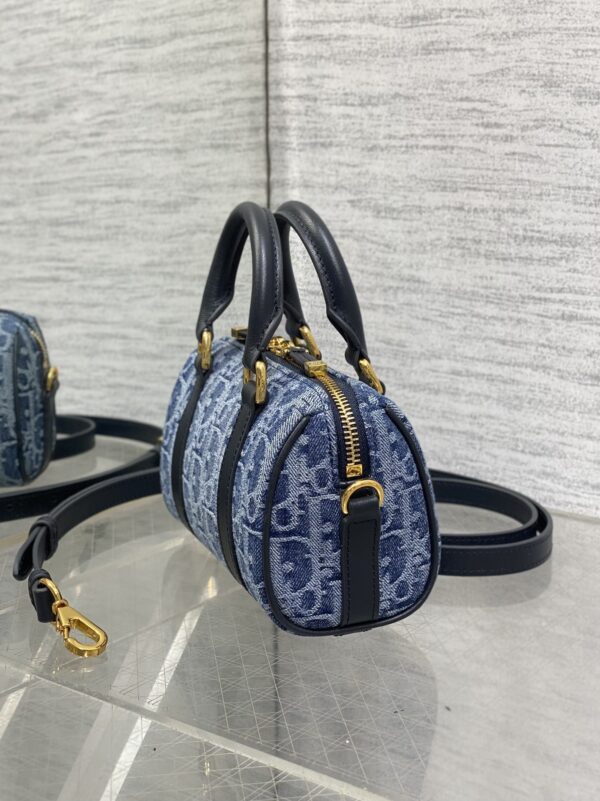 sy_no_FCACAE2ADC1F9AB0F63FF1452122AB90_4 CELINE Mini Groove 16 Bag