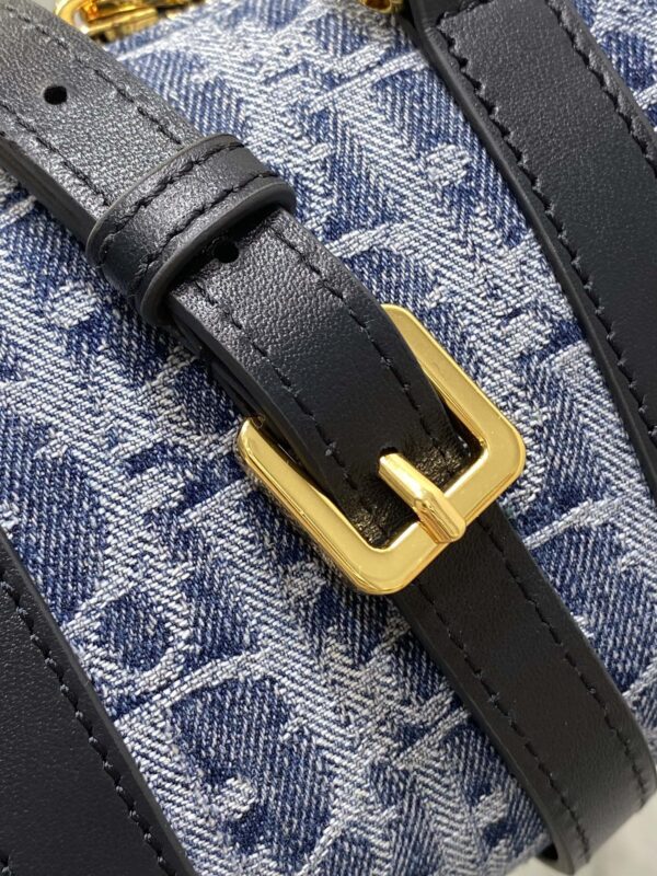 sy_no_FCACAE2ADC1F9AB0F63FF1452122AB90_5 CELINE Mini Groove 16 Bag