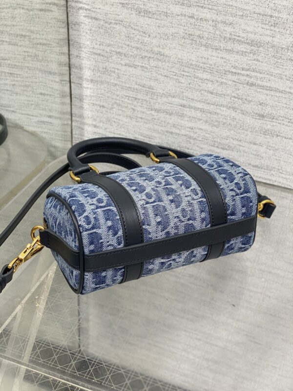 sy_no_FCACAE2ADC1F9AB0F63FF1452122AB90_6 CELINE Mini Groove 16 Bag