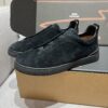 sy_no_FD96BFD8E2CA684A085E309BB0A2081A_2 All-Black Suede Triple-Cross Slip-On Shoes
