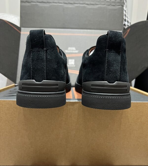 sy_no_FD96BFD8E2CA684A085E309BB0A2081A_3 All-Black Suede Triple-Cross Slip-On Shoes