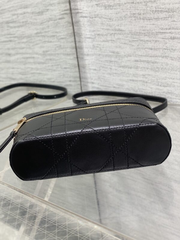 sy_no_FDC39A4EFF9933AC2D3396B599E8BFDB_6 Lady Vanity Makeup Bag