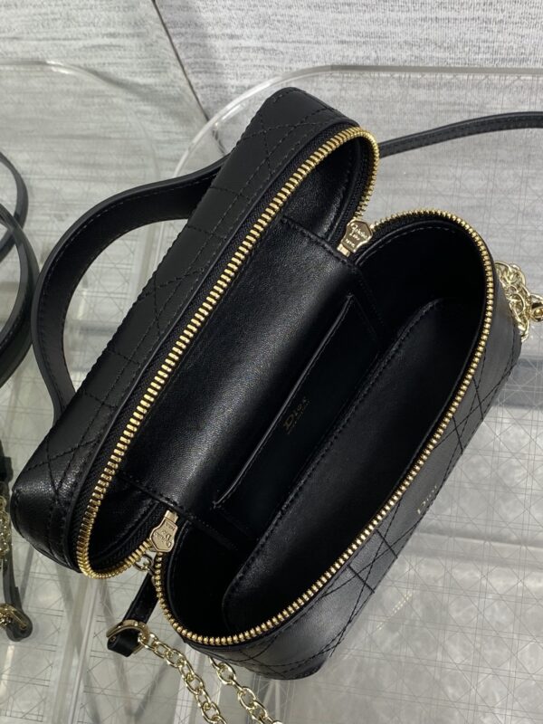 sy_no_FDC39A4EFF9933AC2D3396B599E8BFDB_7 Lady Vanity Makeup Bag