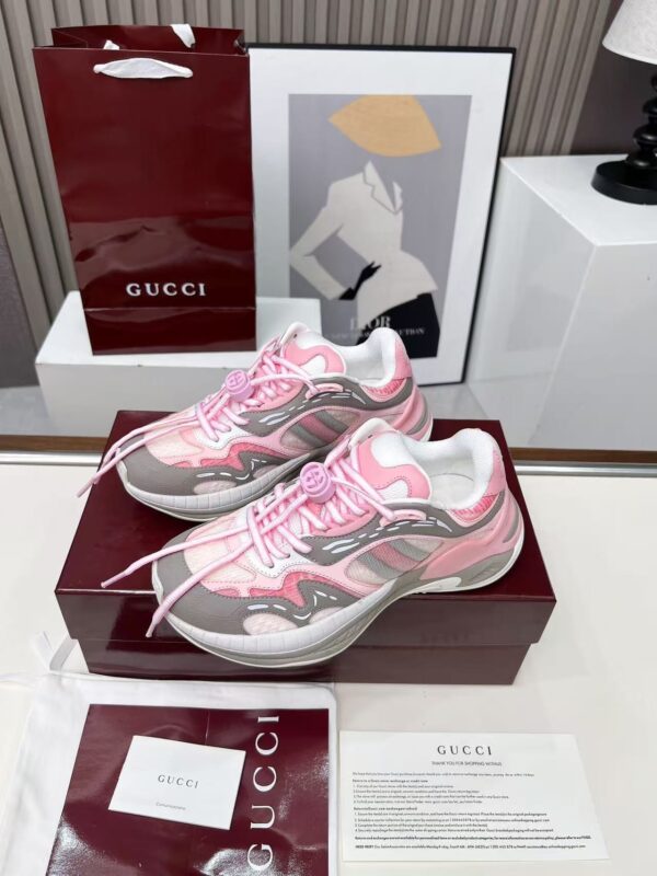 sy_no_FE777B7EC5270670504E80981594FEEA_2 Gucci Tech/Retro Runner Sneaker in Pink & Grey – Pink / Grey