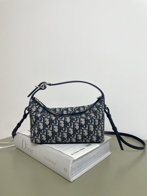 sy_no_FEB373DF9A692FA2BCA6FD839E48652C_0 Nomad Lunch Box Bag – Signature Monogram