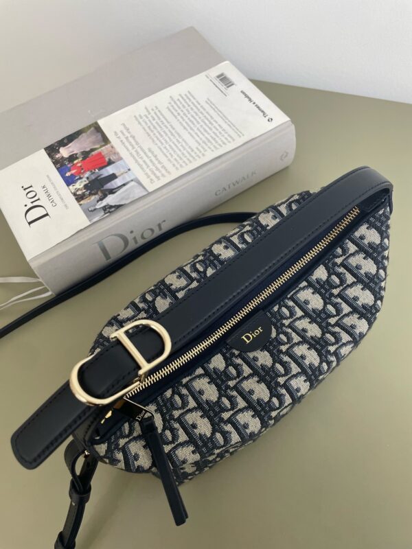 sy_no_FEB373DF9A692FA2BCA6FD839E48652C_5 Nomad Lunch Box Bag – Signature Monogram