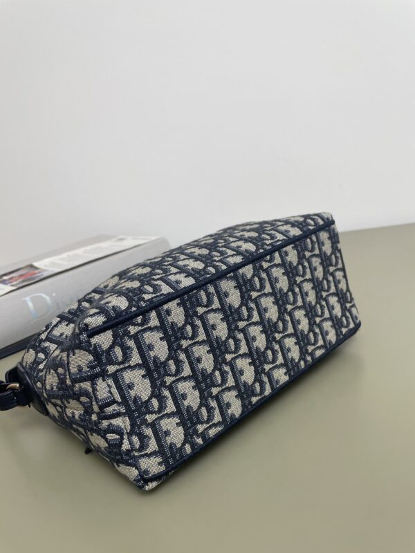sy_no_FEB373DF9A692FA2BCA6FD839E48652C_7 Nomad Lunch Box Bag – Signature Monogram