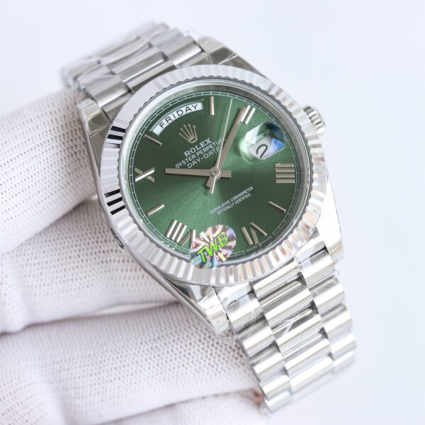 sy_no_008F2DD0E7BC8FA089941C18903D11B1_0 ROLEX Rolex Dog Tooth Ring Week Calendar Automatic Mechanical Movement Date/Week Display Waterproof Men's Watch Swiss Watch Green Dial Platinum Case