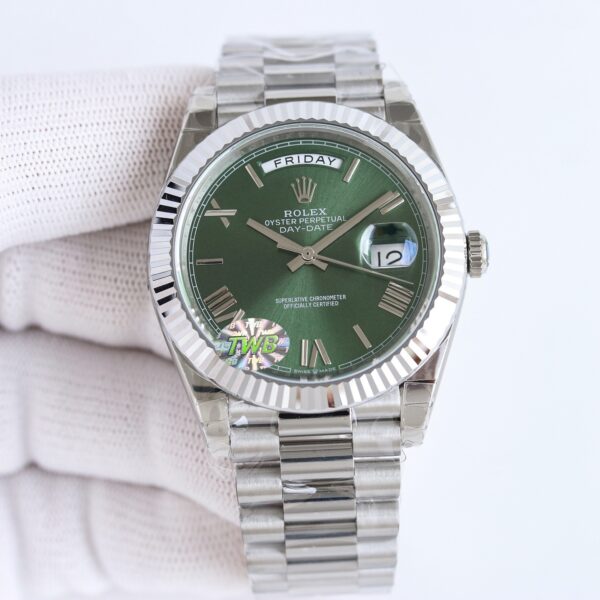 sy_no_008F2DD0E7BC8FA089941C18903D11B1_3 ROLEX Rolex Dog Tooth Ring Week Calendar Automatic Mechanical Movement Date/Week Display Waterproof Men's Watch Swiss Watch Green Dial Platinum Case