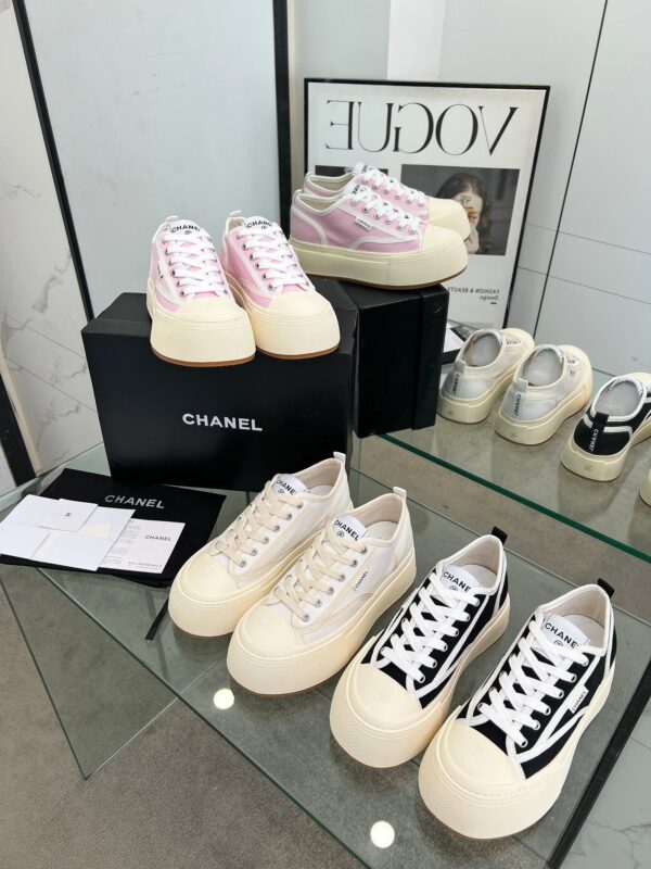 sy_no_04935DB51745B47700A8AB87CE51B4AF_1 Chanel Black and White Canvas Platform Low-Top Sneaker with Ribbed Sole and CC Logo
