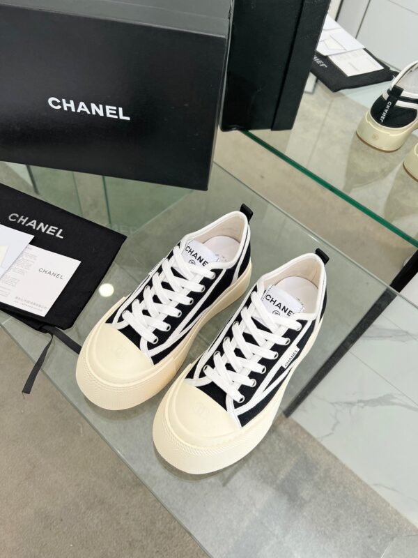 sy_no_04935DB51745B47700A8AB87CE51B4AF_3 Chanel Black and White Canvas Platform Low-Top Sneaker with Ribbed Sole and CC Logo