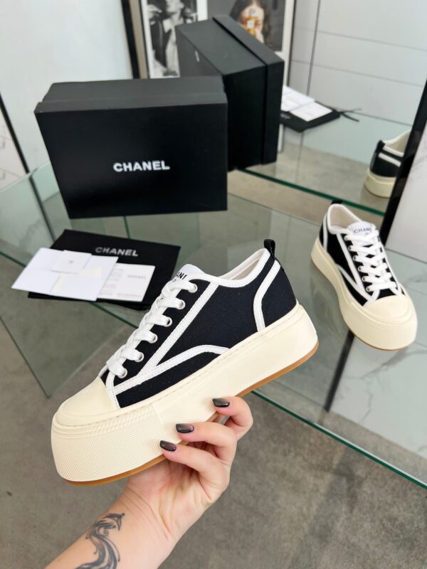 sy_no_04935DB51745B47700A8AB87CE51B4AF_5 Chanel Black and White Canvas Platform Low-Top Sneaker with Ribbed Sole and CC Logo