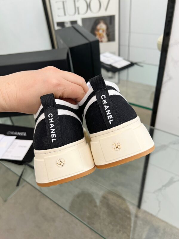 sy_no_04935DB51745B47700A8AB87CE51B4AF_7 Chanel Black and White Canvas Platform Low-Top Sneaker with Ribbed Sole and CC Logo