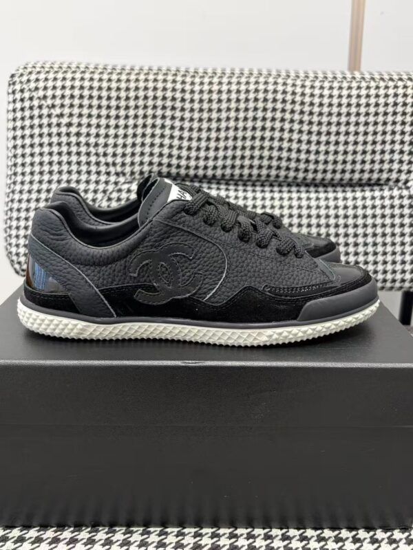 sy_no_04BADAF1334E37663532CBFFE5BFB4F0_1 Chanel Black Leather Low-Top Sneaker with Patent Cap-Toe