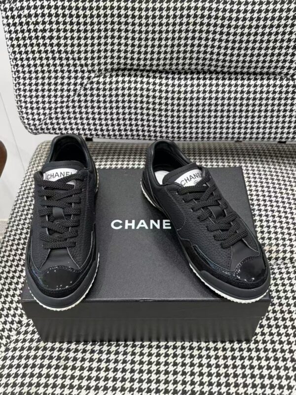 sy_no_04BADAF1334E37663532CBFFE5BFB4F0_4 Chanel Black Leather Low-Top Sneaker with Patent Cap-Toe