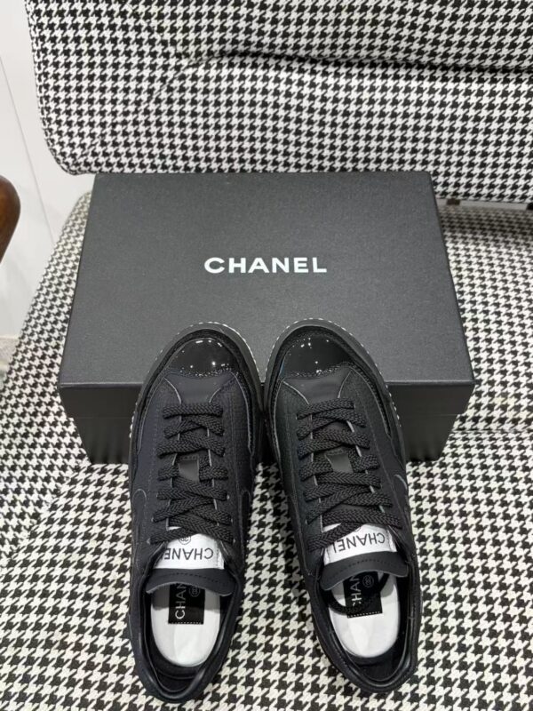 sy_no_04BADAF1334E37663532CBFFE5BFB4F0_7 Chanel Black Leather Low-Top Sneaker with Patent Cap-Toe