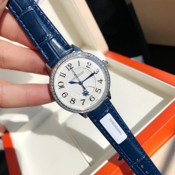 sy_no_05EC8BF084DB2695FFBEC794315928FA_4 Jaeger LeCoultre Date Series Automatic Mechanical Movement with Diamond Inlaid Day and Night Display Women's Watch Swiss Watch 34mm White Dial Stainless Steel Case Crocodile Leather Strap