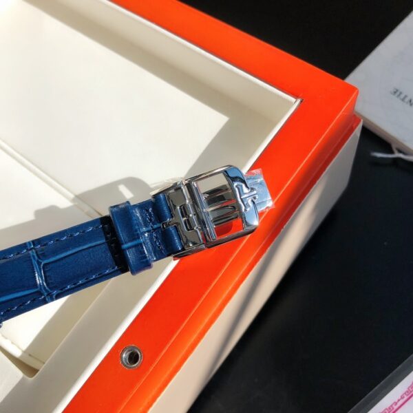 sy_no_05EC8BF084DB2695FFBEC794315928FA_7 Jaeger LeCoultre Date Series Automatic Mechanical Movement with Diamond Inlaid Day and Night Display Women's Watch Swiss Watch 34mm White Dial Stainless Steel Case Crocodile Leather Strap