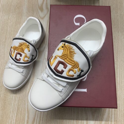Gucci White Leather Low-Top Sneaker with Embroidered Horse & Logo Flap
