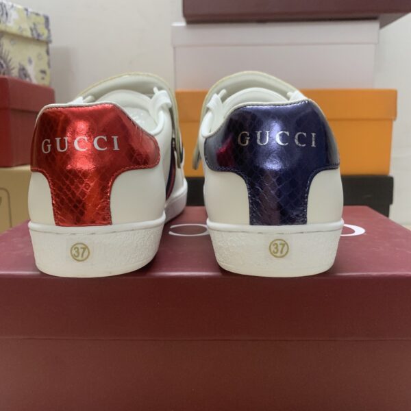 sy_no_0901E89FA6436DD685165BEFE985C510_4 Gucci White Leather Low-Top Sneaker with Embroidered Horse & Logo Flap