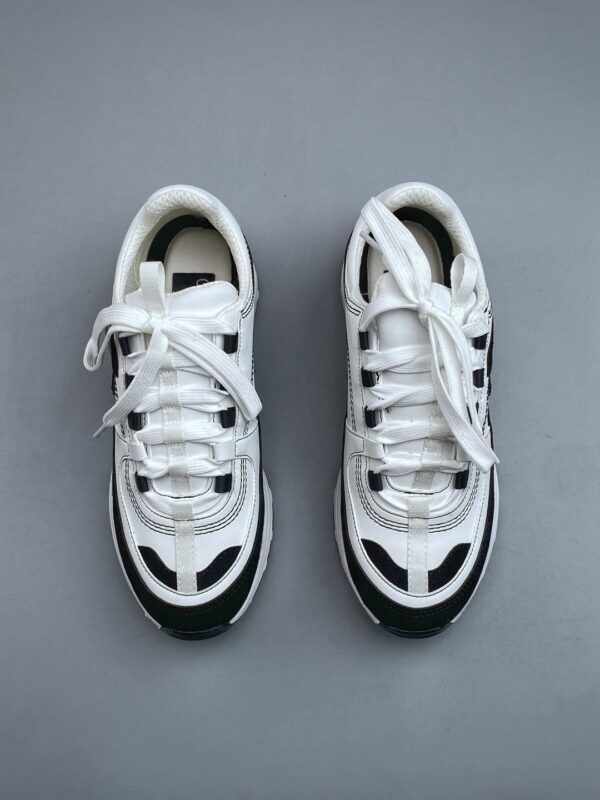 sy_no_0958598B684D7CD1E215E40C8890385B_4 Chanel White-Black Mixed-Material Low-Top Sneaker with Suede and CC Logo