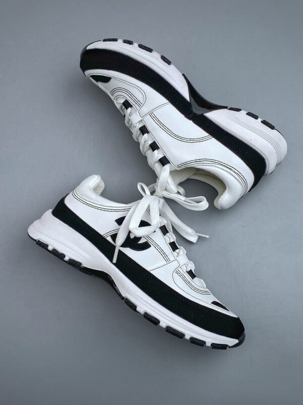 sy_no_0958598B684D7CD1E215E40C8890385B_8 Chanel White-Black Mixed-Material Low-Top Sneaker with Suede and CC Logo