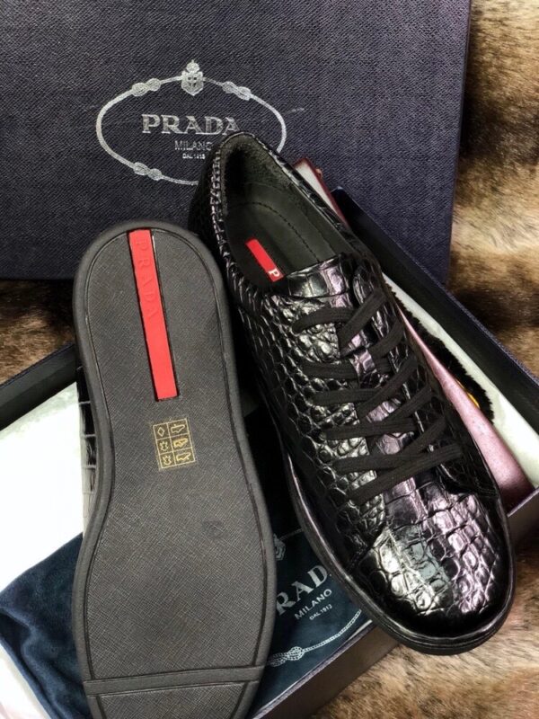 sy_no_0F396EE2C87DB84394A122648BF048D6_6 Prada Black Glossy Croc-Embossed Leather Low-Top Sneaker