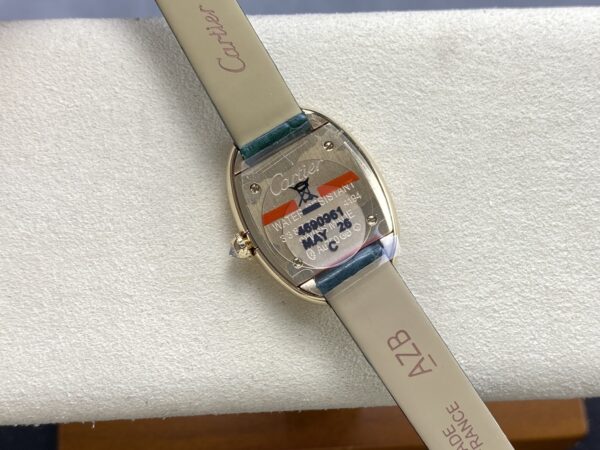 Cartier bathtub series quartz movement 30 meter waterproof women's watch Swiss watch 31.4 * 23.09mm beige dial