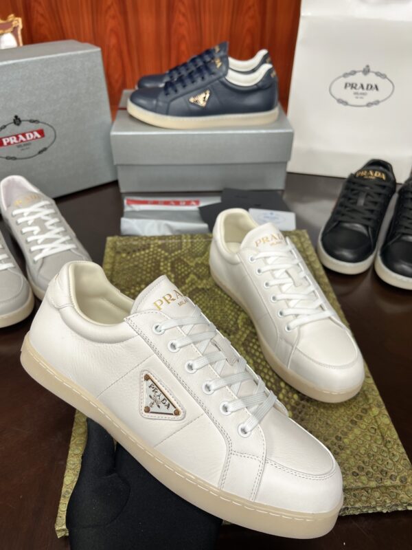sy_no_136711FF87369E866713A53F55BA6C5C_1 Prada Off-White Leather Metal-Triangle Vulcanized-Sole Sneaker
